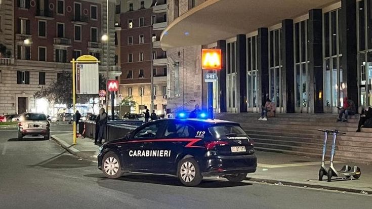 Finta assicurazione online, donna raggirata per oltre 1300 euro: denunciati cinque truffatori