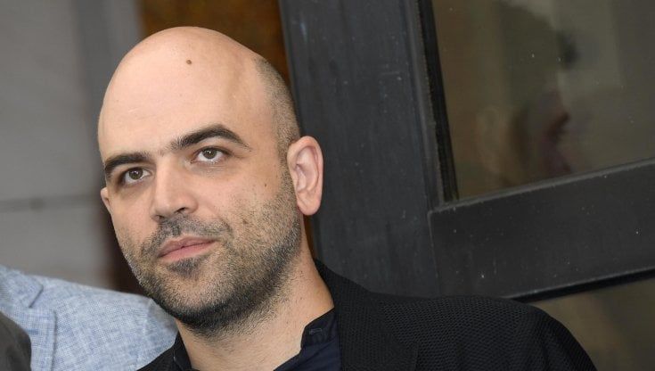 Sanremo 2022, Roberto Saviano ospite ricorda la strage di Capaci. E scoppia la polemica politica