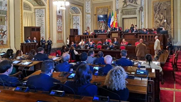 Ars, terzo mandato per i sindaci: scontro in aula, salta la seduta