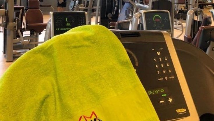 Entra di nascosto in palestra senza il Green Pass e si rifiuta di uscire: a Buccinasco intervengono i carabinieri