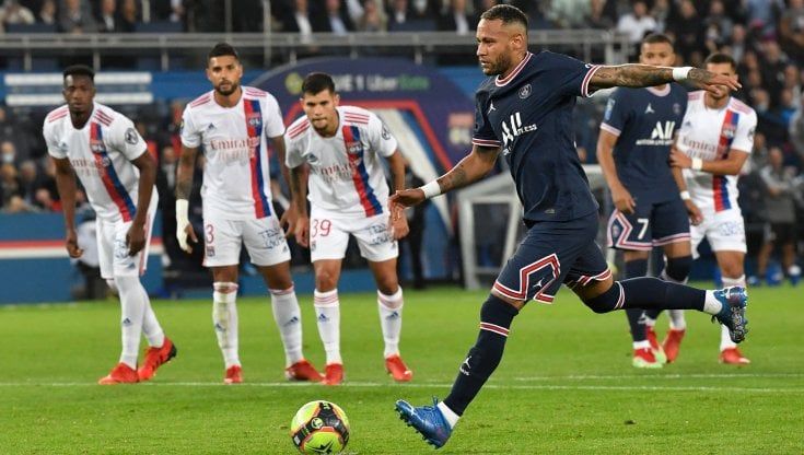 Lione, il presidente Aulas dopo il rigore al Psg: ''Rendete pubblici i dialoghi degli arbitri''