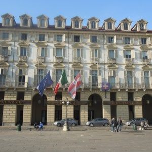 Palazzo della Regione, terzo piano al freddo: in ufficio con stufette e maglioni 