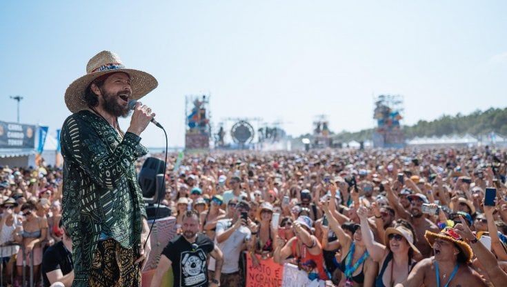 Jova Beach party, proteste a Barletta: "Distruggerà la spiaggia, spostatelo al rione Tamburi di Taranto"