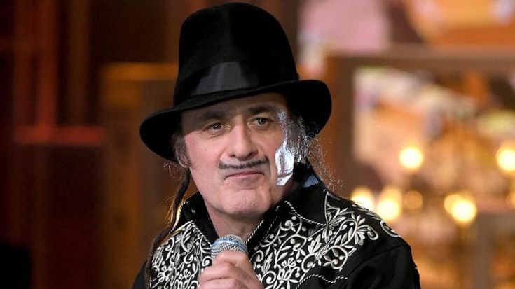 Tonino Carotone apre DiMondi, la lunga estate in musica in piazza Dalla