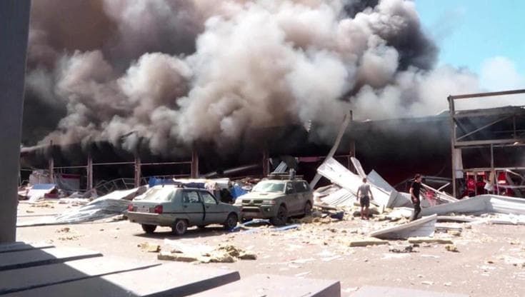 Ucraina, bombardato un supermercato nel Donetsk: vittime