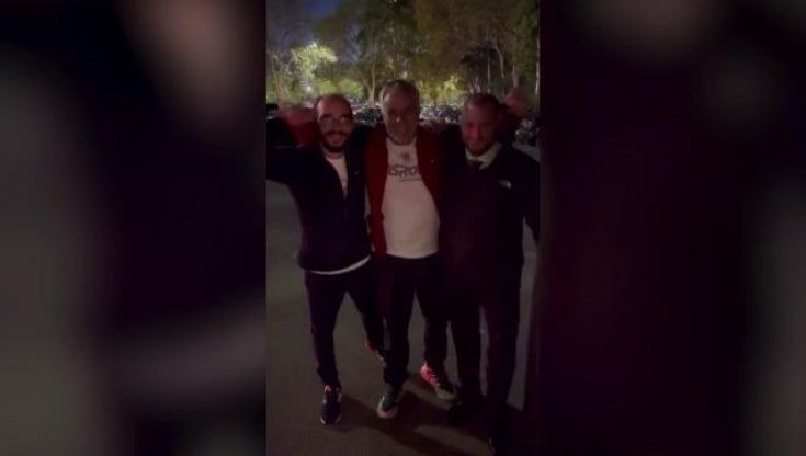 Mourinho impazzisce di Joya: l'urlo del tecnico sotto il pullman diventa virale (Video)
