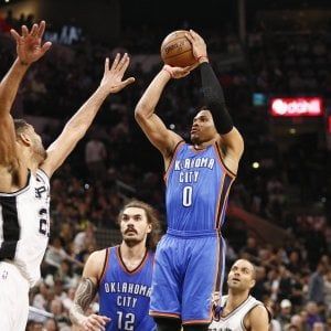 Basket, play off Nba: Westbrook schianta gli Spurs, Oklahoma ad una vittoria dalla finale