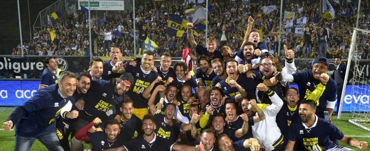 Impresa storica del Parma: torna in A dopo tre promozioni di fila 
