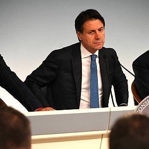 Conte avverte Salvini e Di Maio: "Resto se mi convincono"