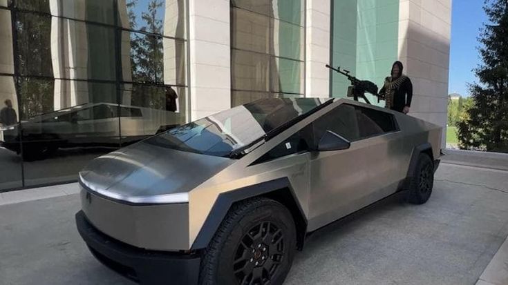 Il leader ceceno Kadyrov accusa Musk: “Mi ha disabilitato da remoto il pick-up Tesla che avevo mandato a combattere in Ucraina. È così che si fa?”