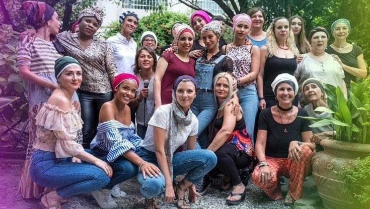 Donne che aiutano le donne: il progetto Filo di Arianna per affrontare il tumore al seno senza sentirsi sole
