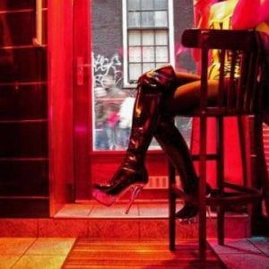 Prostituzione, romene "vendute" per 50 euro nel Trapanese: tre arresti