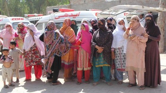 Pakistan, strage in un santuario sufi: 20 morti 