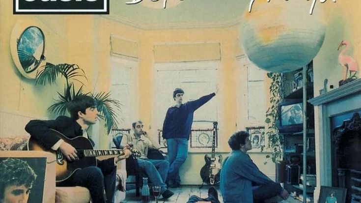 Oasis, il Manchester City in campo con una maglia disegnata da Noel Gallagher