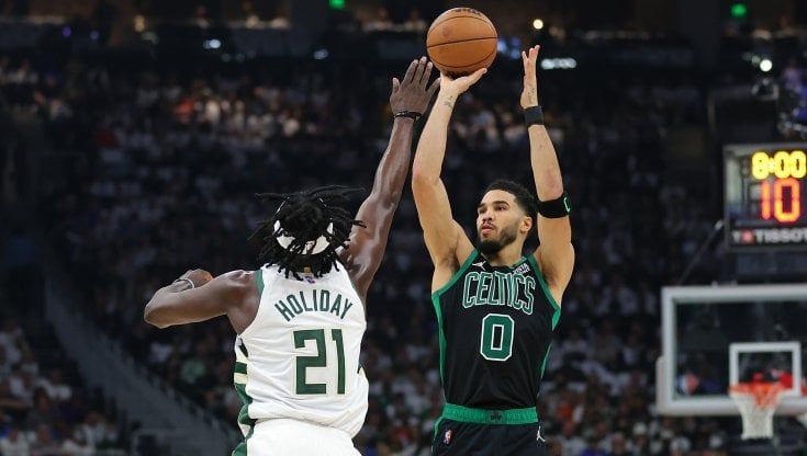 Nba playoff: Boston sbanca Milwaukee e riapre i giochi, Golden State vede la finale a Ovest