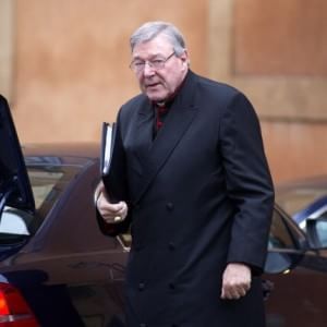 Pedofilia, inviato del Papa attacca il cardinale Pell: "Disprezza i bimbi vittime di abusi". Il 'ministro dell'economia' vaticana si difende