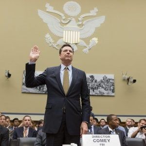 Usa, dipartimento di Stato riapre l'indagine sulle mail di Hillary Clinton
