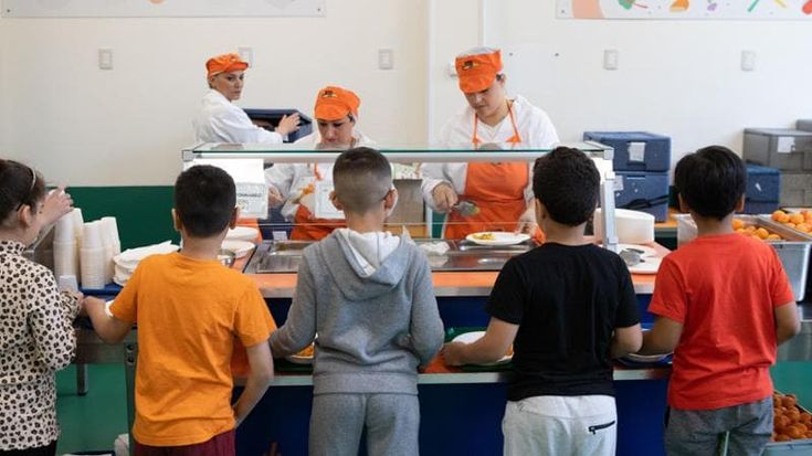 Frutta, pane e... halibut: il 55% dei prodotti serviti nelle mense scolastiche è biologico
