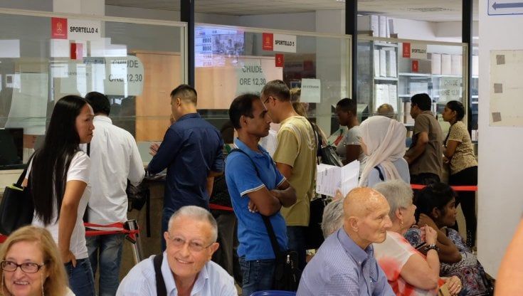 All’anagrafe "pizzini" coi turni, code e risse: i servizi comunali di Palermo tornano all’anno zero