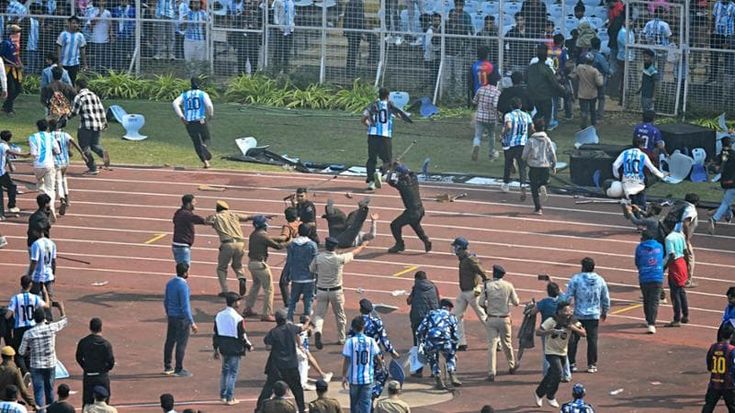 Messi va in India ma non gioca: e i tifosi distruggono lo stadio