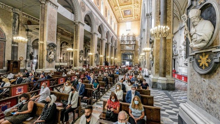 Napoli, festa di San Gennaro con due candidati sindaci: "In duomo con i fedeli"