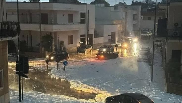 Paesaggio artico in Salento, 20 centimetri di grandine a Martano: sindaco dirama l’allarme