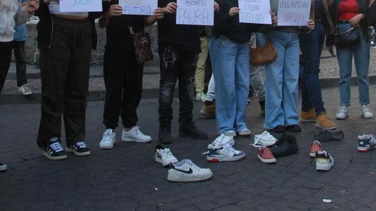Napoli rosso sangue: da Giogiò a Santo, le vittime innocenti e la gioventù bruciata con abiti firmati e pistola nella cintura