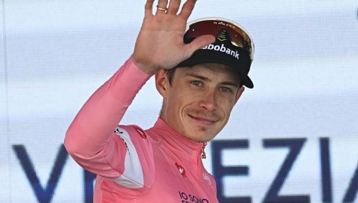 Vingegaard, l’invenzione della Pila: “Il giorno che aspettavo, la maglia rosa è un sogno”