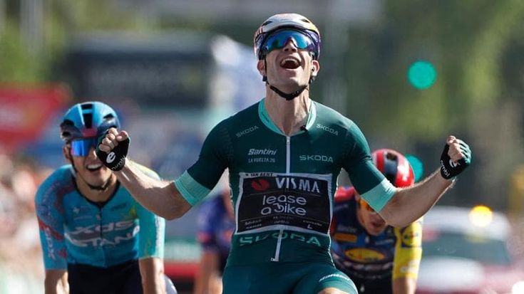 Vuelta, Van Aert batte Romele allo sprint a Cordoba. Mas inizierà l’ultima settimana in maglia rossa