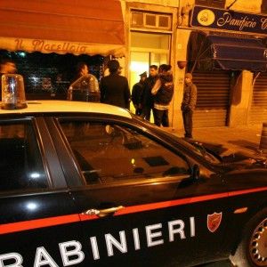 Aspetta troppo per il tavolo e tenta di uccidere il ristoratore a coltellate