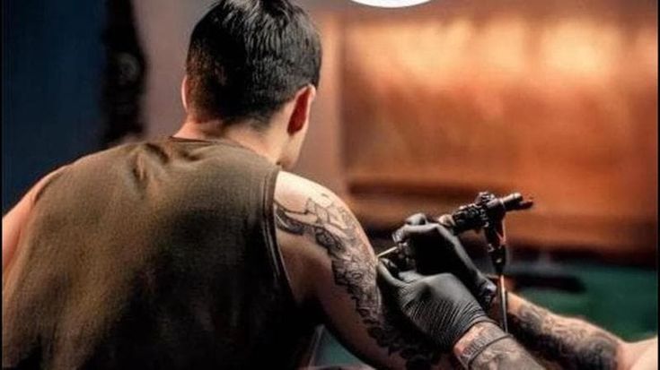 Tatuaggi, stretta con la nuova legge: obbligatorio firmare il consenso informato