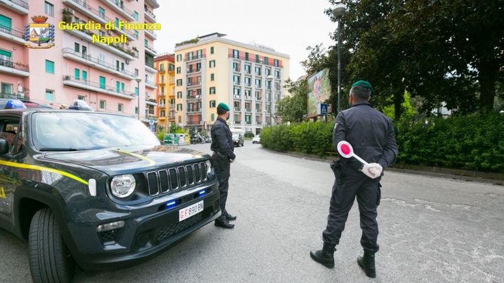 Napoli, controlli della  Finanza: 338 sanzioni