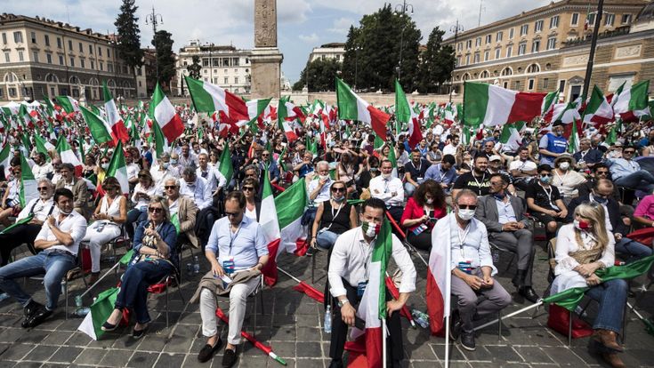 Mezzo flop della destra in piazza. Salvini assicura: "Mi fido di Berlusconi"