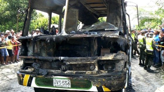Colombia, si incendia scuolabus con 50 bambini a bordo: 34 morti