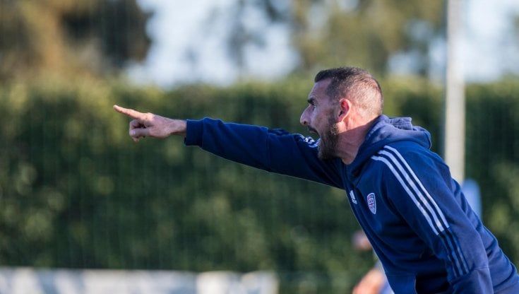 Agostini nuovo allenatore del Cagliari, è ufficiale: al suo fianco le bandiere Conti e Cossu