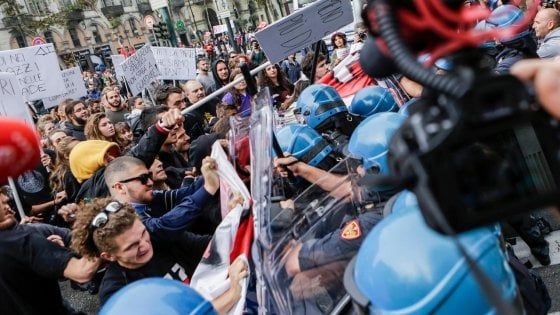 Centri sociali, blitz Digos per violenze al G7 di Venaria: misure cautelari per 17, due sono di Bari