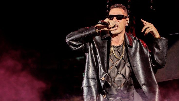 Marracash: "Il rap non è una musica vuota, la Targa Tenco consegnata a me è uno schiaffo ai pregiudizi"