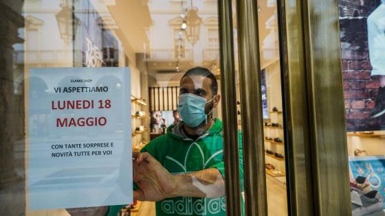 Ore 10: il Piemonte riparte, su le serrande di negozi, outlet e parrucchieri