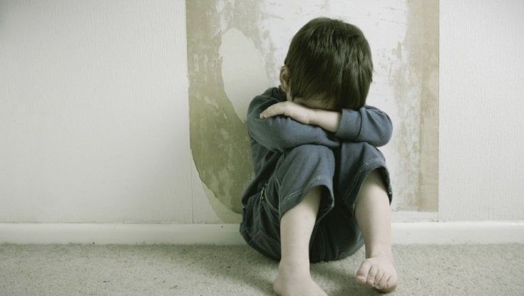 Bambini, in Italia sono quasi 402.000 i minori in carico ai servizi sociali e di questi 77.493 sono vittime di maltrattamento
