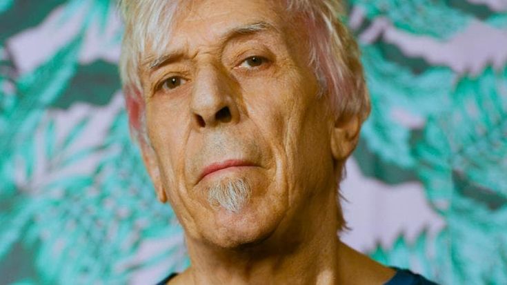 Il mix di John Cale è un precipizio dietro l’angolo