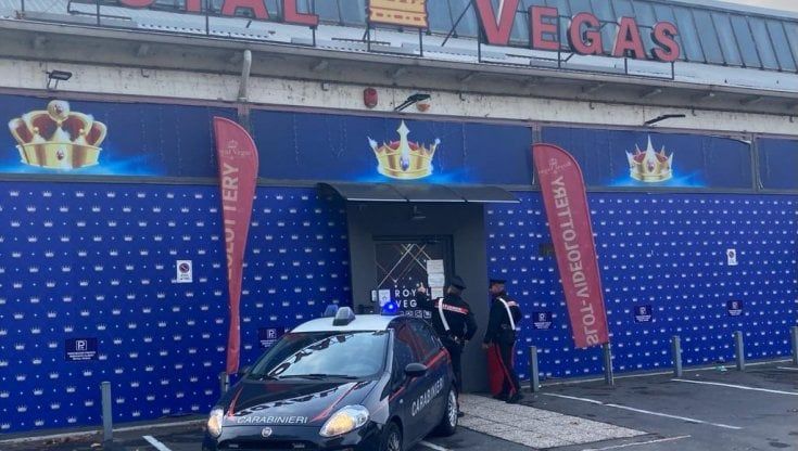 Assalta con il coltello la sala slot a Collecchio: arrestato 25enne