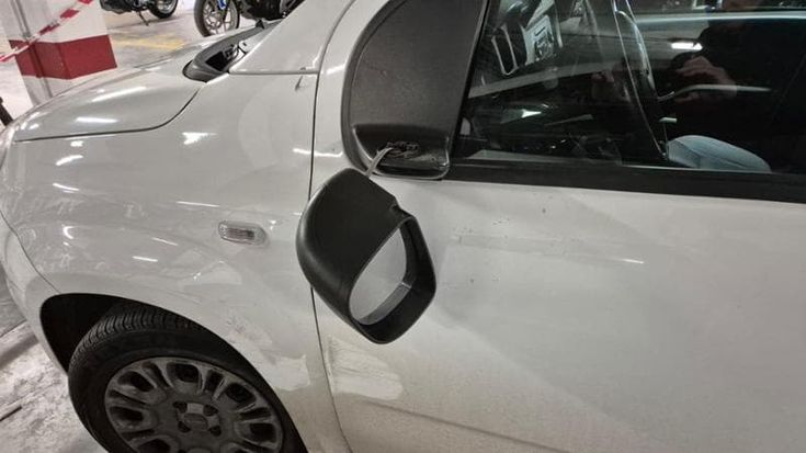 Alla guida senza patente sperona le auto in coda e poi aggredisce i vigili: 40enne arrestato a Bari