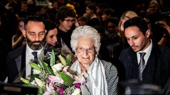 Liliana Segre agli studenti di Milano. "Nazisti bulli di allora. Amo la vita, anche se gli odiatori mi augurano di morire"