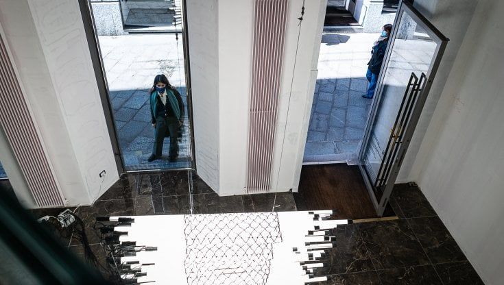 Le nuove mostre a Milano, via Spiga si (re)inventa con l'arte