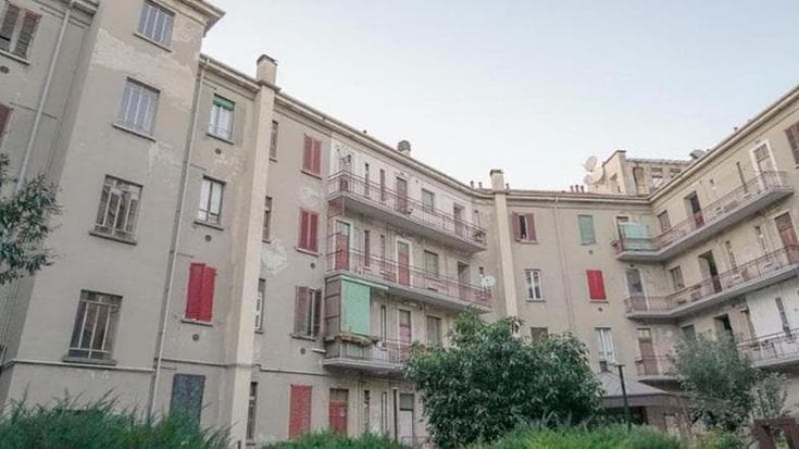 Case popolari, il regolamento “discrimina” i migranti: il Tribunale obbliga la Regione a riscriverlo