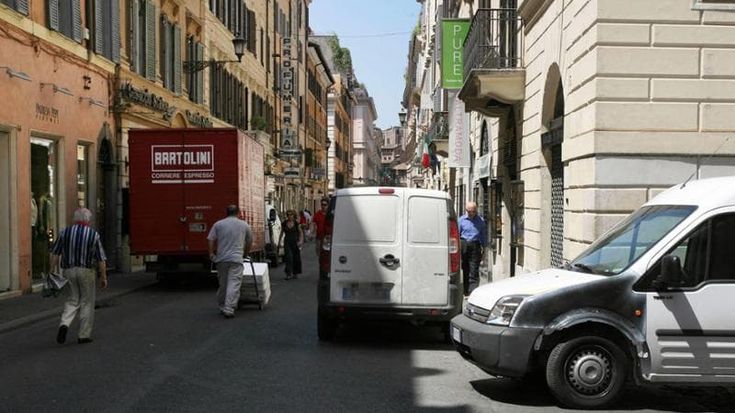 Stop allo scarico merci in centro: il Tar blocca l’ordinanza comunale