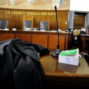 Torino, insultare l'allievo straniero non è reato: assolto insegnante di una scuola media