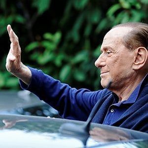 Berlusconi ai giudici: "Mi faccio processare"