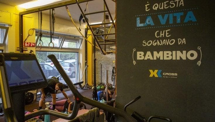 Nella palestra di Giorgia Meloni, il personal trainer: "Lo yoga, il pilates, gli esercizi con Totti. E si allenerà anche da premier"