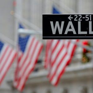 Fca e Psa brillano in Borsa con l'accordo. Listini in pausa dopo i nuovi record 